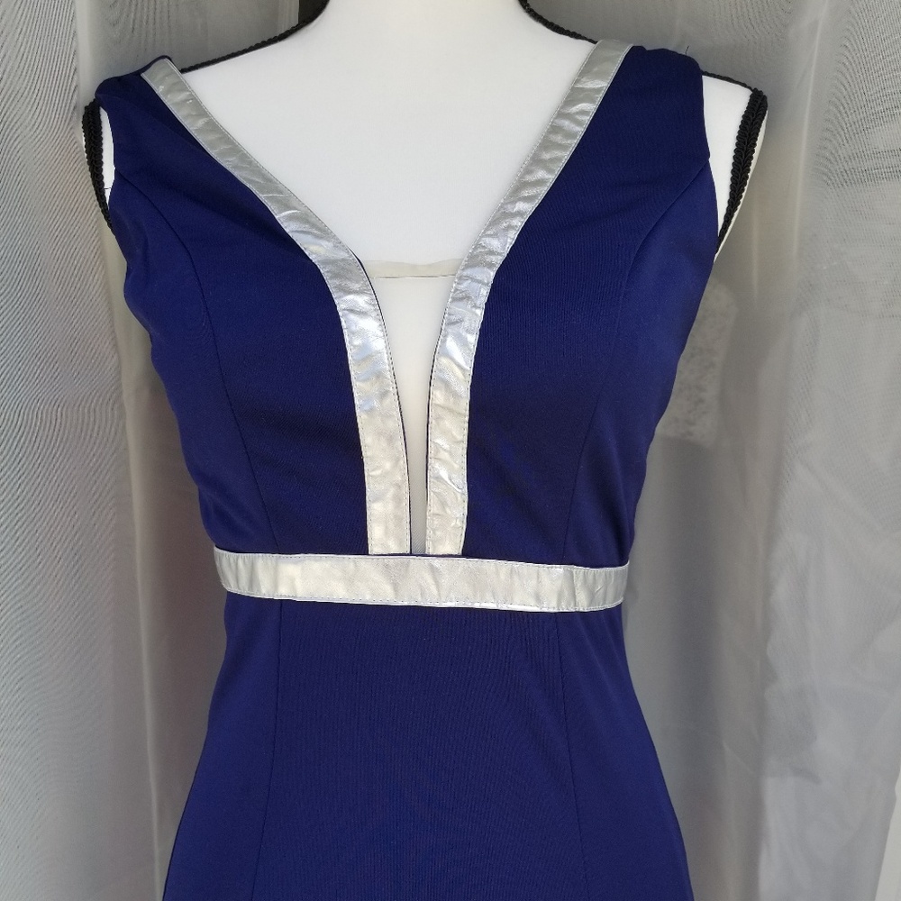 Dress - Picture 2 of 3